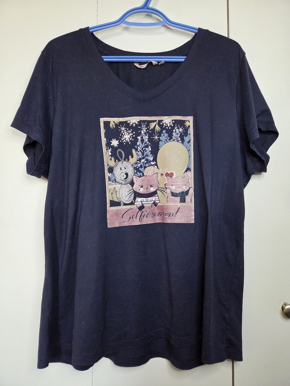La Vie En Rose Women's L Navy Pajama Top with Festive Print "Selfie season!"